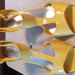 Ladies yellow size 11 buckle up shoes